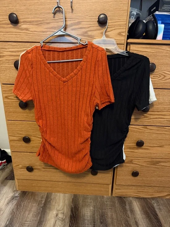 Ribbed V-Neck Short Sleeve Top - 4 colors - Picture 3 of 6